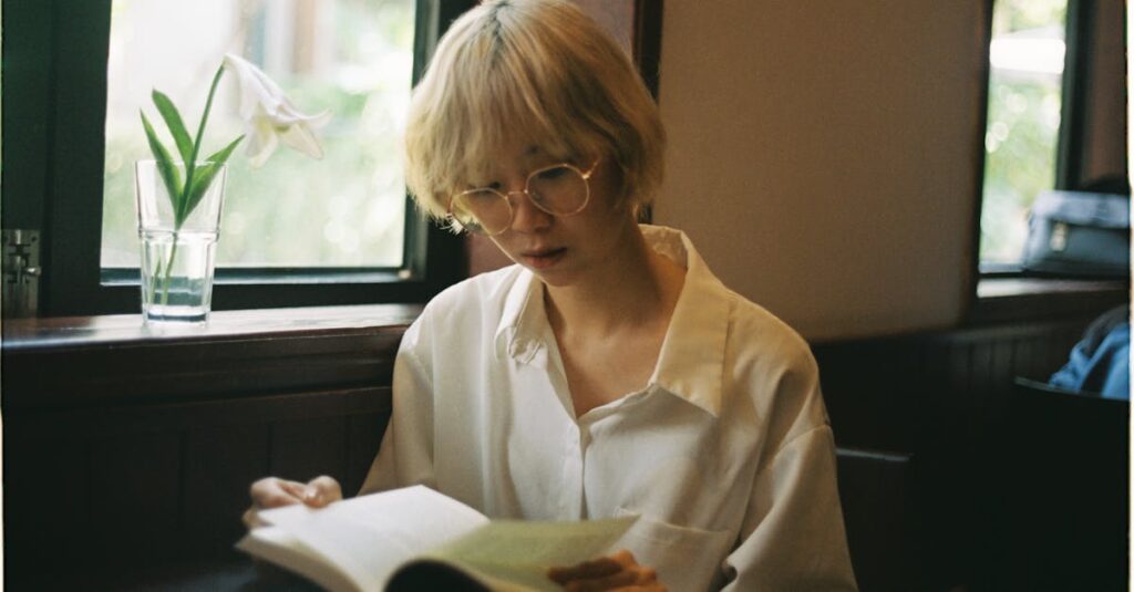 コマとコマのあいだにある余白。そこに読み手の想像が静かに広がっていく。