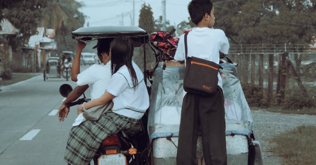 林と仮釈放の静かな教室でのやり取りを象徴するイメージ。距離のある友情を感じさせる一場面。