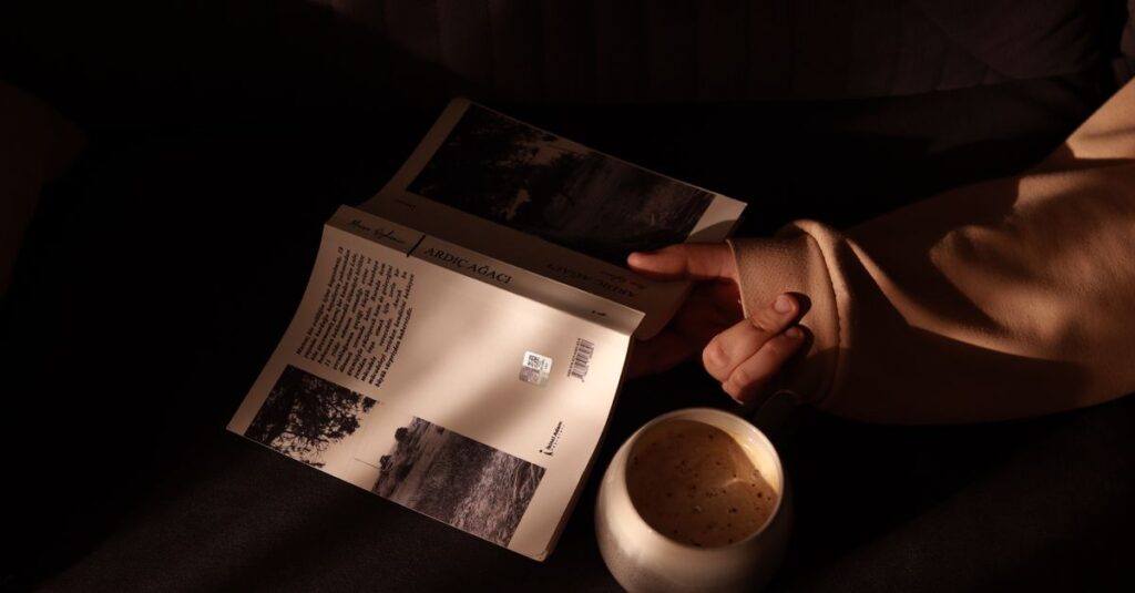 読む道と観る道、どちらも同じ物語へ続いている。受け取り方が違うだけで、どちらも本物。