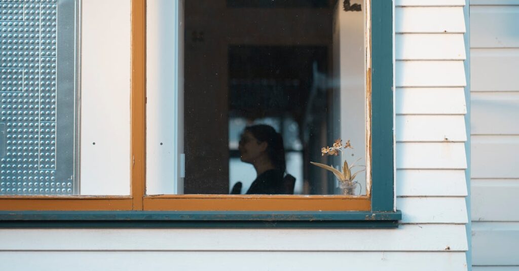 コマとコマの間にある静寂。その余白に読者の感情が流れ込む。漫画だけが持つ豊かさ。