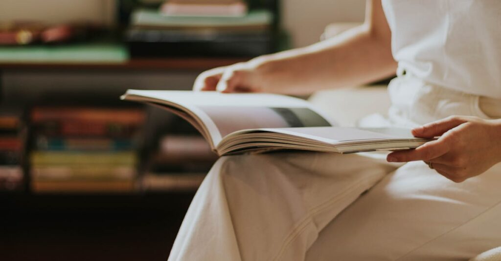 最初のページを開く瞬間の静かな喜び。今ここから、物語がはじまる。