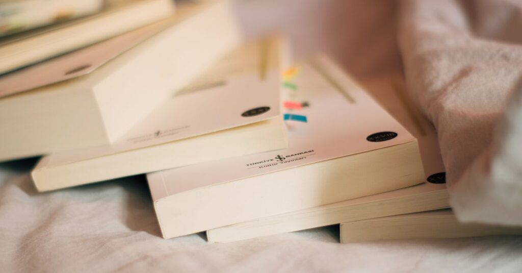 どちらから読んでも、物語はあなたを迎えてくれる。自分のペースで、この世界へ。