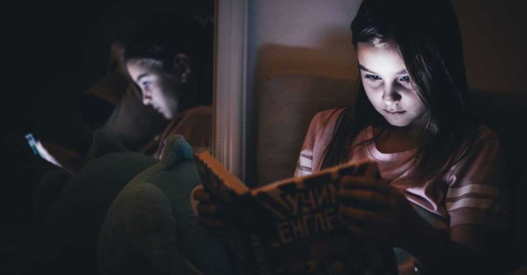 コマとコマのあいだにある余白。そこに読み手の想像が静かに広がっていく。