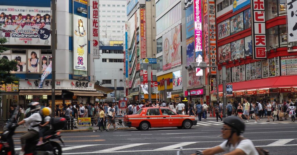 原作『夢中さ、きみに』が描く静かな青春のひとこま。教室や廊下で交差する視線と気配の描写。