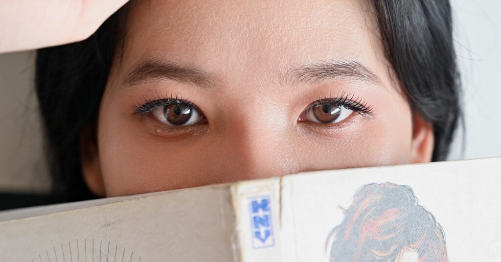 どちらから読んでも、物語はあなたを迎えてくれる。自分のペースで、この世界へ。