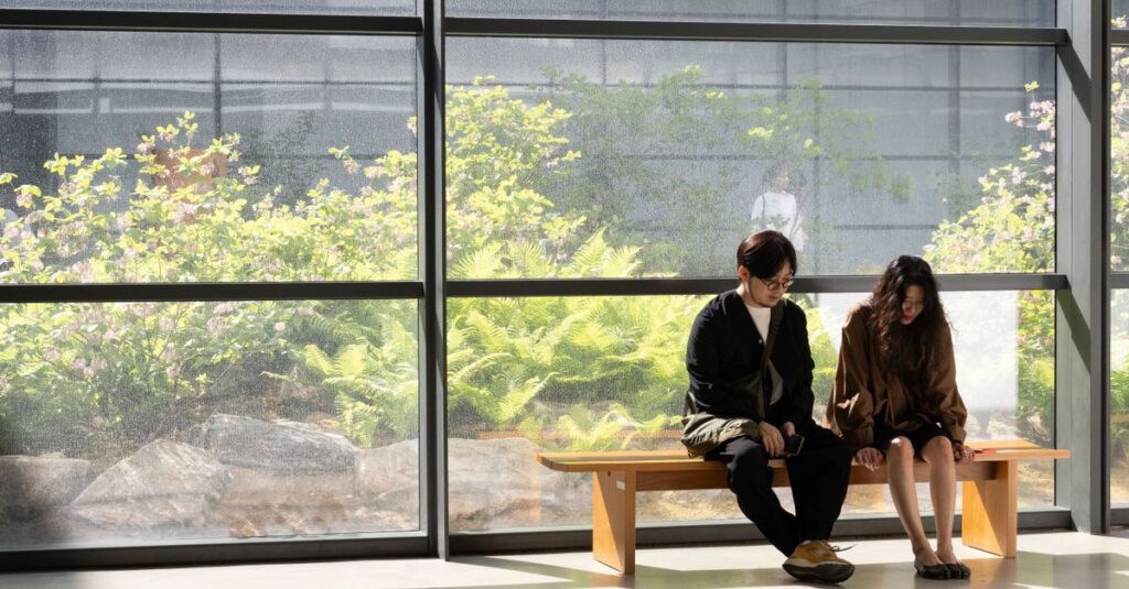 違う世界から来たふたりが、静かに交差する瞬間。それがご縁のはじまり。