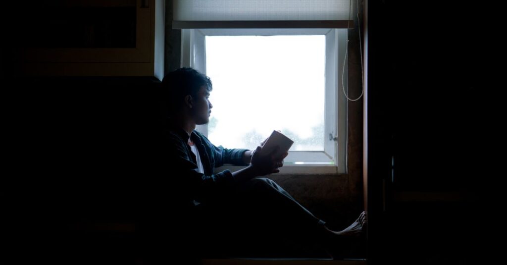 静かにページをめくるひとり。読むたびに、呼吸が整っていく感覚。