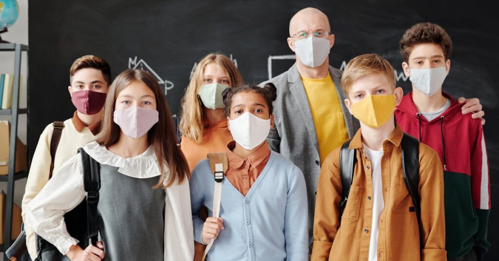 林と仮釈放の絶妙な距離感を描いたイメージ。静かに心を寄せる二人の関係性を象徴する教室の場面。