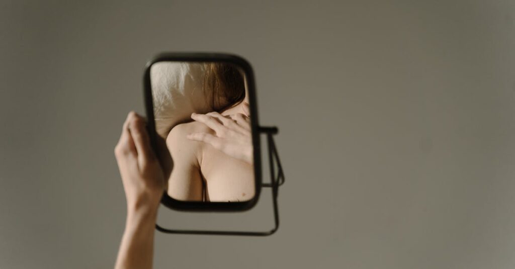 自分の姿を静かに見つめる