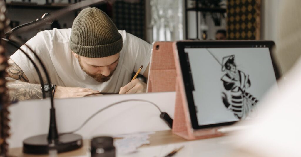 漫画『国宝』の作画担当・三国史明。繊細な筆致で舞台と人物の空気感を描く姿が印象的。