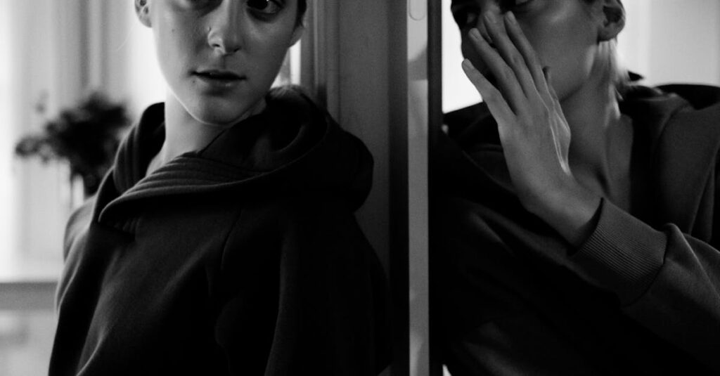 『夢中さ、きみに。』の静けさが現代人に評価される心理的理由を表現するビジュアル。情報過多の中で求められる沈黙や内省の時間。