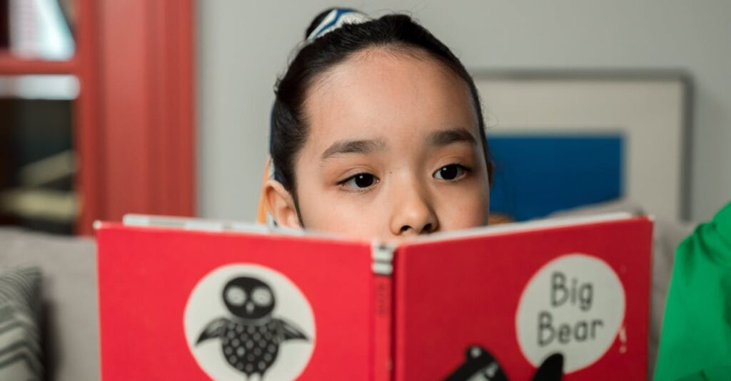 『夢中さ、きみに。』が描く静かな青春の情景。感情が爆発しないまま、心の奥でざわめく瞬間を表現したビジュアル。