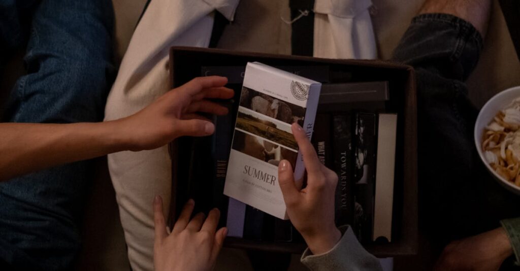 『夢中さ、きみに』を漫画とドラマのどちらから楽しむか選ぶイメージ。読書と視聴を比較する高校生の姿。