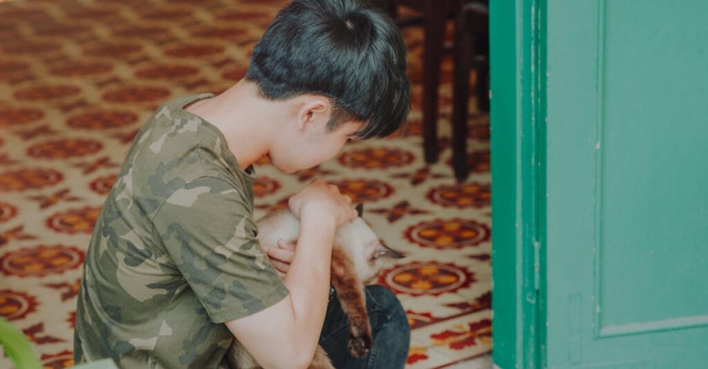 不器用でも真っ直ぐな男子高校生がゆっくりと成長しながら花のように魅力を開いていくアニメの感動シーン。