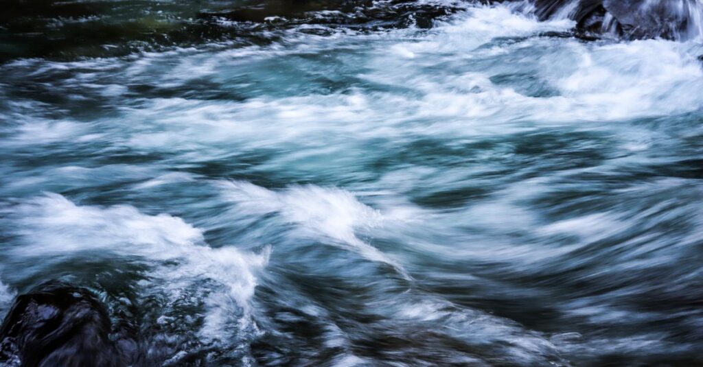 水の流れのように、軽やかに物語が進んでいく読み心地