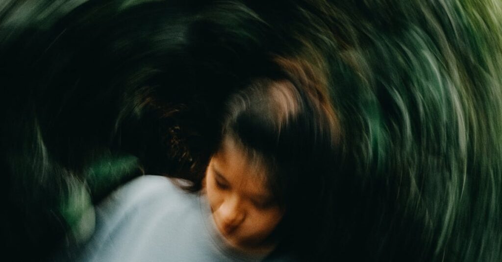 アニメ『ずたぼろ令嬢』の感情表現。色と動き、音楽が心に余韻を残す