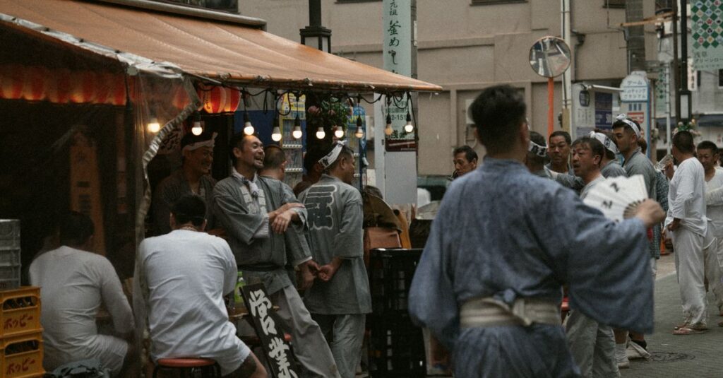 江戸時代の縁日の屋台と人々のにぎわい