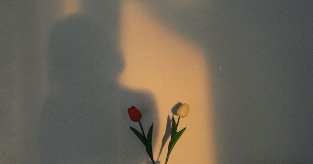 強さや不器用さの奥に、それぞれの花らしい静かな魅力がある