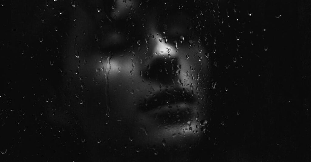 感情のすれ違いから始まる激突。理解されない心が生んだ魔法の衝突シーン。