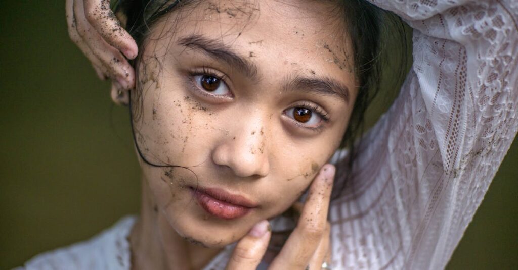強い恋というより、なぜか気になってしまう静かな引力が流れるふたりの空気