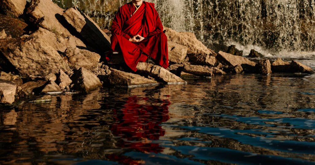 水辺で静かに佇む人と内省のイメージ