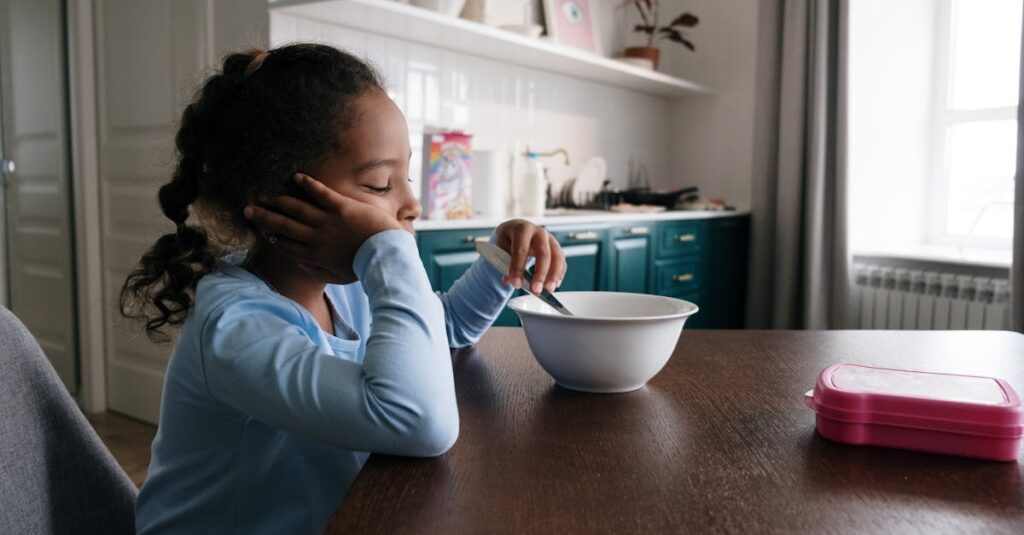 静かな庭でふたりが寄り添うイメージ