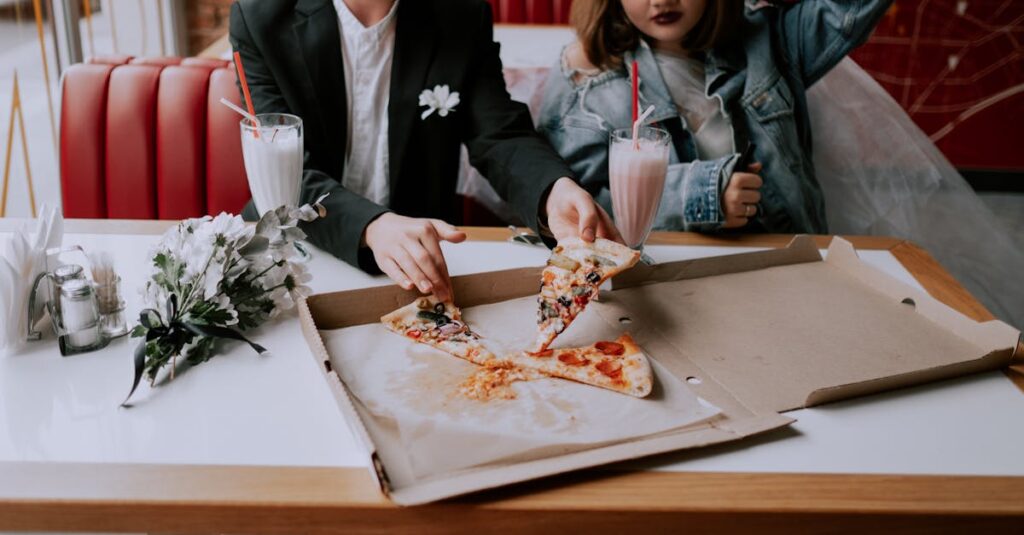 自分自身に花束を贈るような笑顔の主人公。自己受容と優しさを感じさせる感動的なシーン。