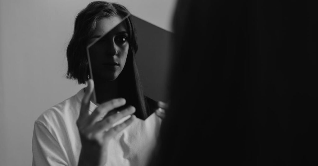 心は惹かれながらも距離を取ってしまうアニメキャラクターたちの魂の鏡的関係を象徴するシーン。