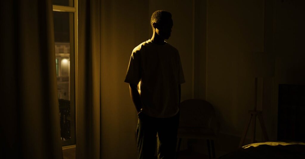 静けさの中で想いを伝える猫のイラスト