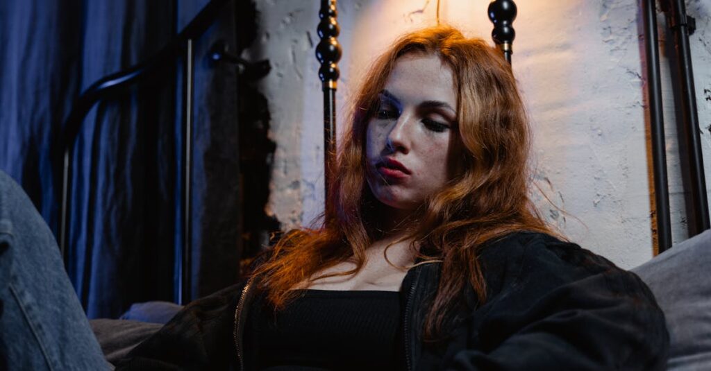 まわりには人がいるのに、本音だけは静かにしまいこんでいるような孤独