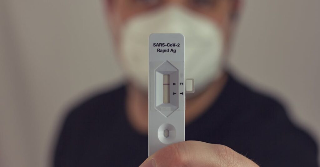 4つの性格タイプを花の咲き方で表現したアニメ風の診断スタート画面。