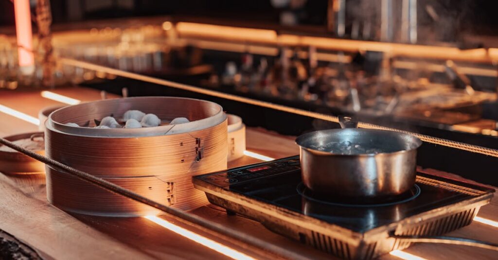 あたたかな湯気が立つ台所で、ほっと息がつけるような料理の時間