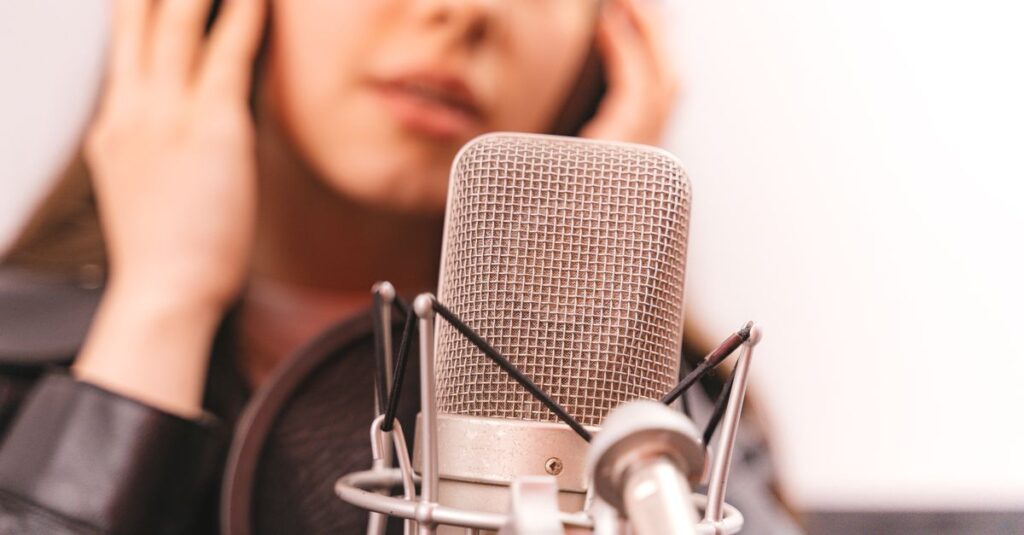 声優の声が感情を乗せて届く瞬間。声が揺れると、こちらの感情も揺れ始める。