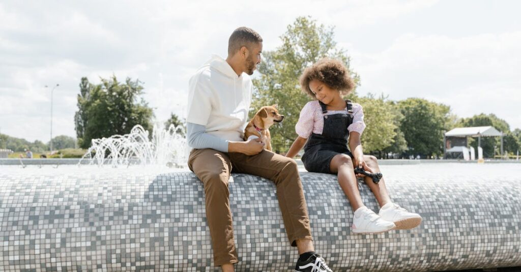 地味ながらも親しみやすくかわいい表情を見せる女子高生キャラの微笑ましいシーン。