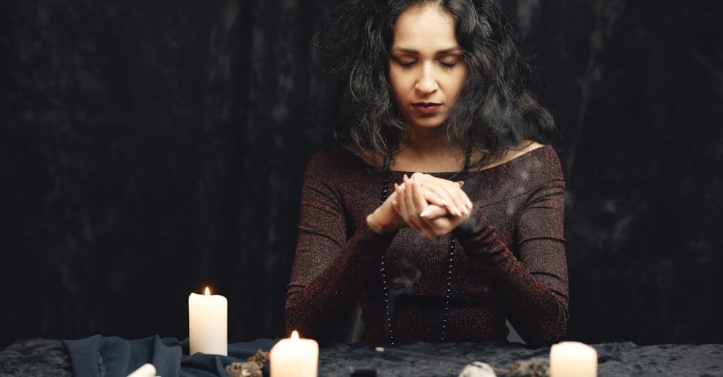 ずたぼろという自己認識を通じた魂の再生。砕けた心に光が差すビジュアル。