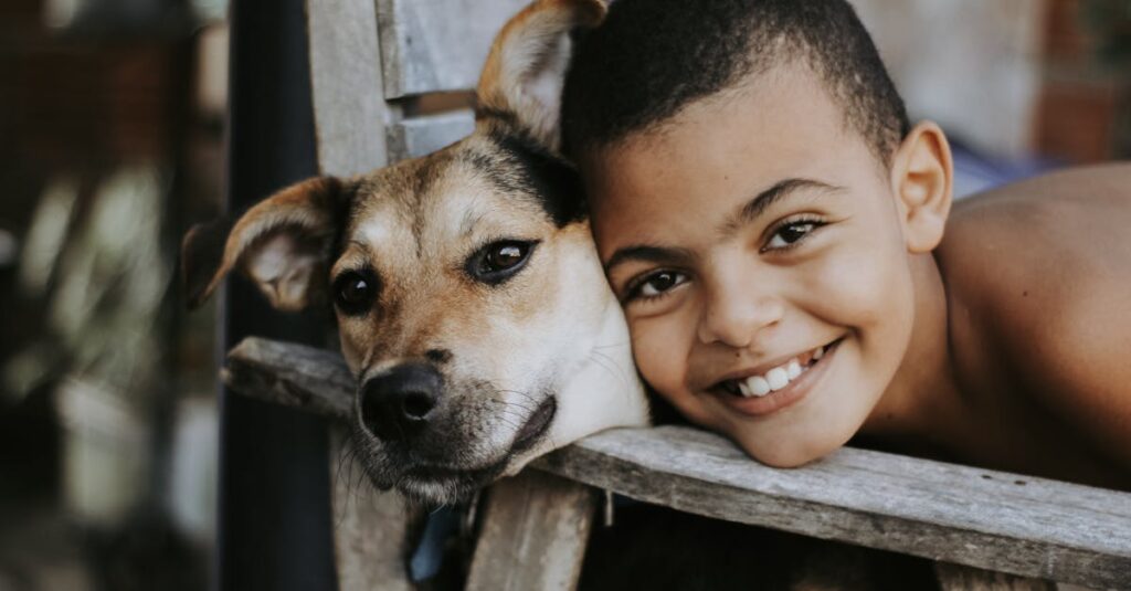 深いご縁で結ばれたキャラクターたちが互いに心を通わせ、温かな関係を築くアニメ風の感動シーン。