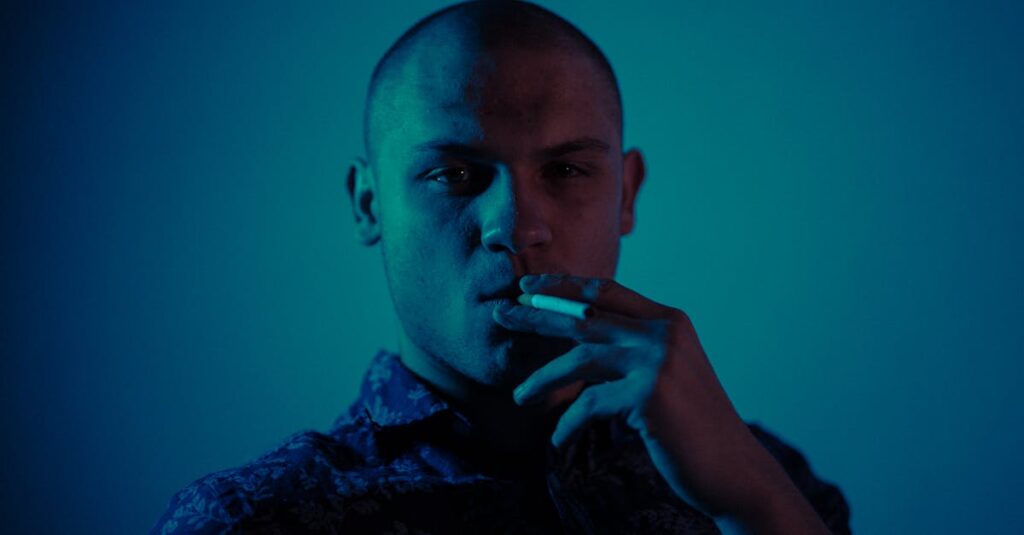 まっすぐには見えない視線の先に、それぞれの本音が隠れている