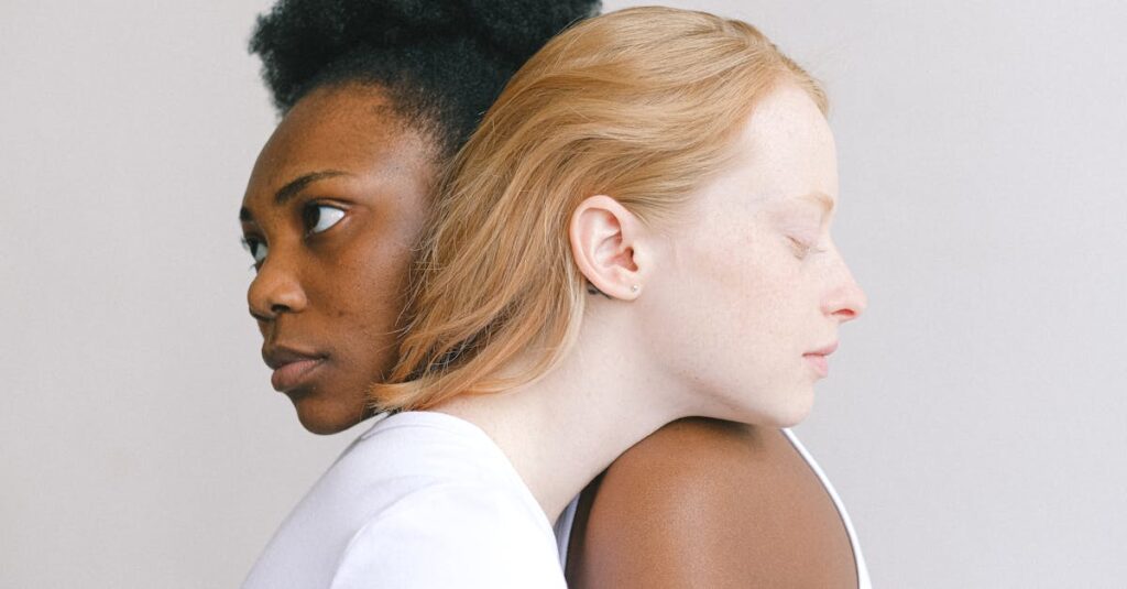 異なる個性を持つ3人が自然体で支え合う癒し系アニメのワンシーン