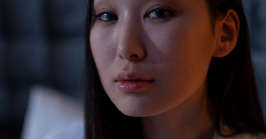 恋の物語の中に、言葉にできない人間関係の揺れが映っている