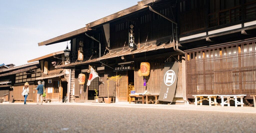 静かな出会いの情景、江戸の灯り