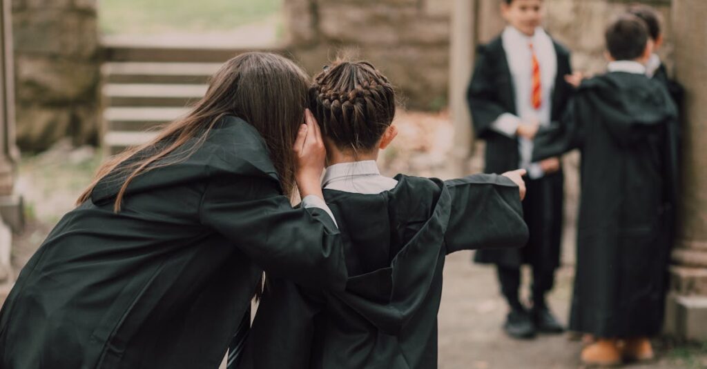 王立学園で交流する魔術師のキャラクターたちの温かな関係性