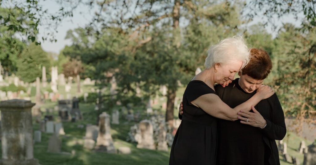 沈黙の中に宿る優しさと存在感で心を支えてくれる三之丞の印象的な場面。