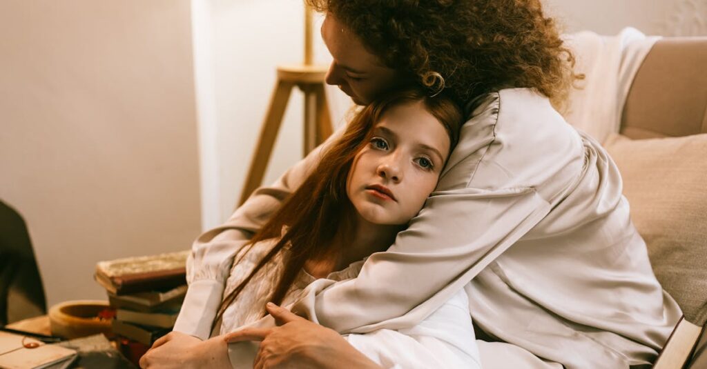 主人公ではない立場のアニメキャラが複雑な感情を抱えながらも微笑む繊細な表情のシーン。