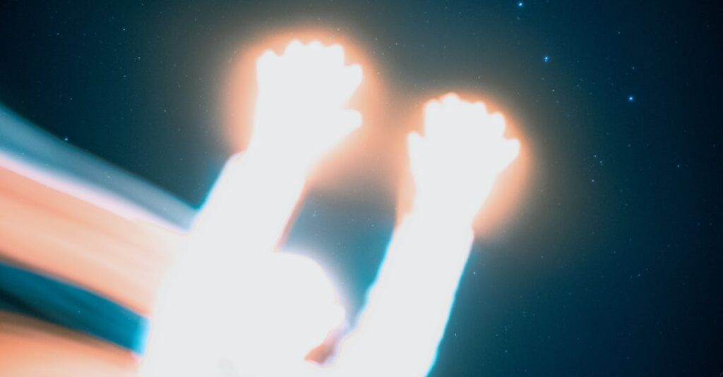 それぞれの光を持つキャラクターたちの夜空イラスト