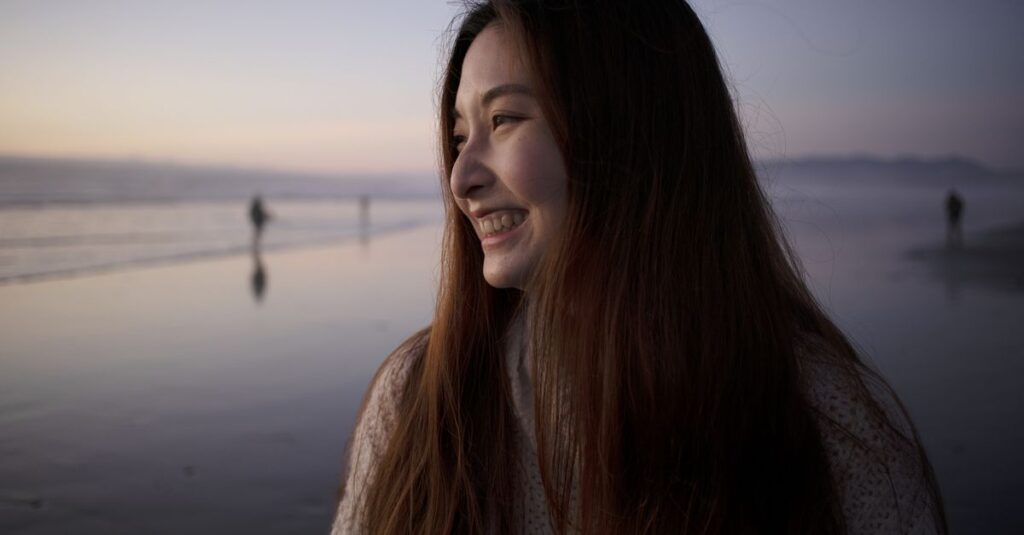 感情と向き合い、晴れやかに前を向く女性。脇役なんかじゃない、あなたの物語の主人公。