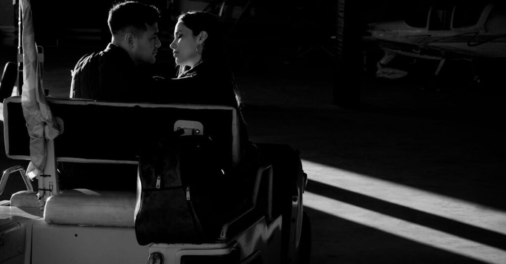 すれ違いながらも心が通じ合う恋愛アニメの印象的な場面