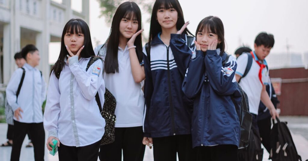 主人公たちを静かに支える周囲の人たちのイメージ