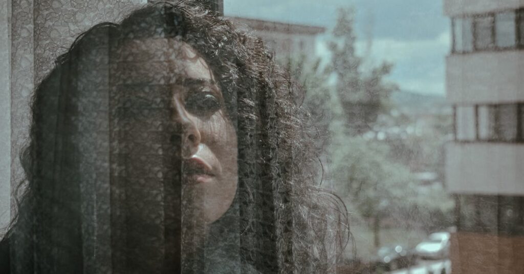 うまく言えない想いが静かに届くやわらかな光のイメージ