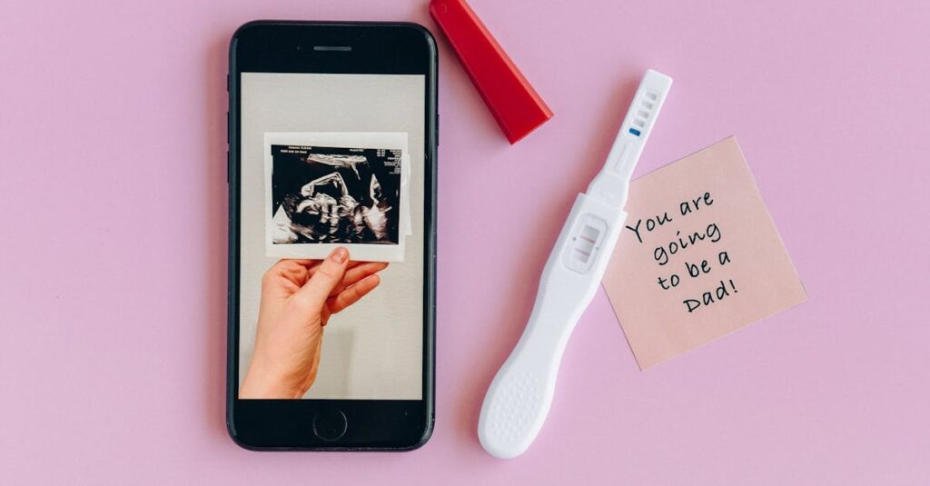 自分の才能に自信が持てず悩むアニメの男性キャラクターが、再出発の道を模索する序盤の印象的なシーン。