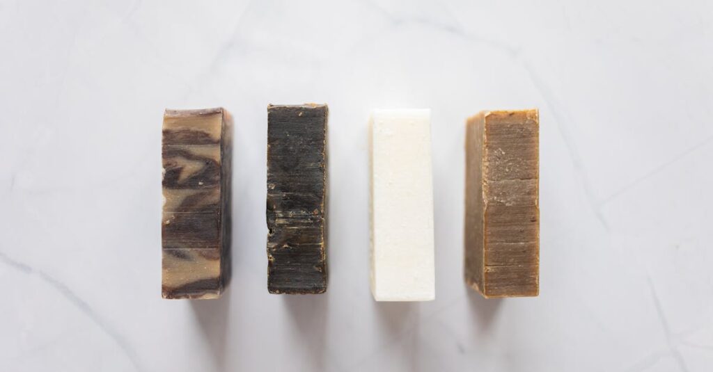 日常の中で実践できる静かで誠実な優しさの3つのステップを実行する女性